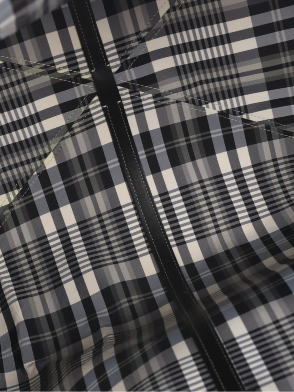 ♥️Burberry Elegant Giant Tartan Plaid Large Tote Bag with Contrast Trim♥️ - Picture 14 of 14